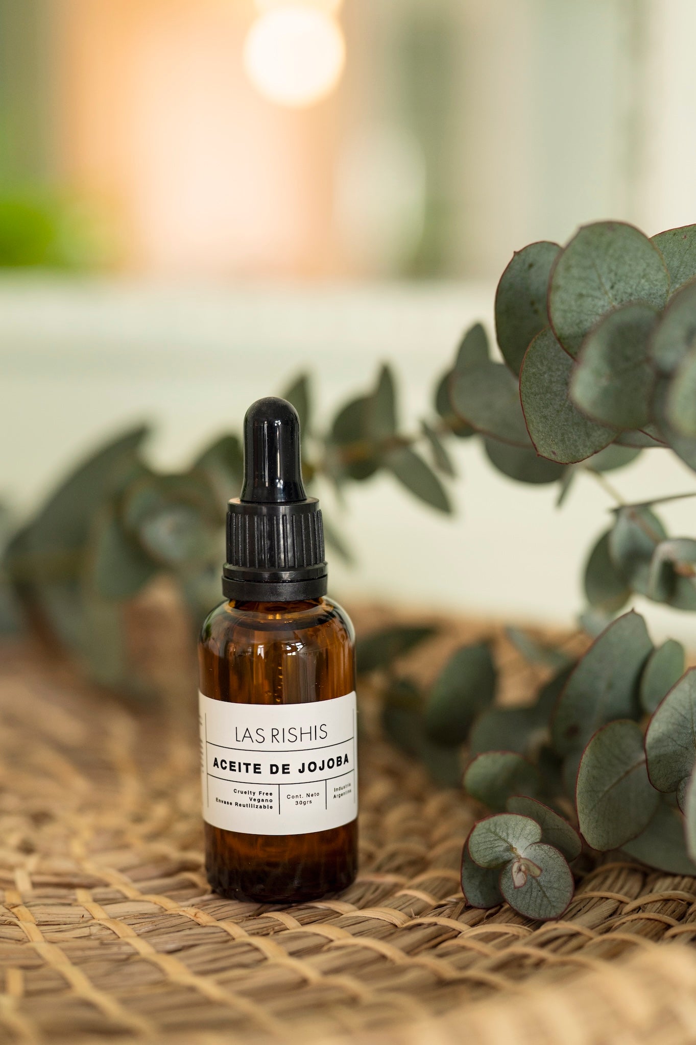 Aceite de Jojoba: Tratamiento cutáneo antioxidante, antiinflamatorio, regulador de sebo. Aporta elasticidad y firmeza a la piel.
